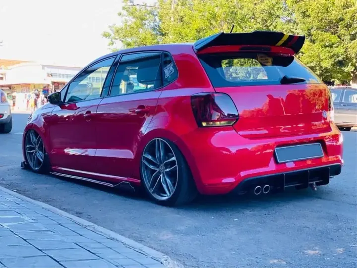 Volkswagen Polo Mk5 Piano Black yarasa spoiler – görsel 1