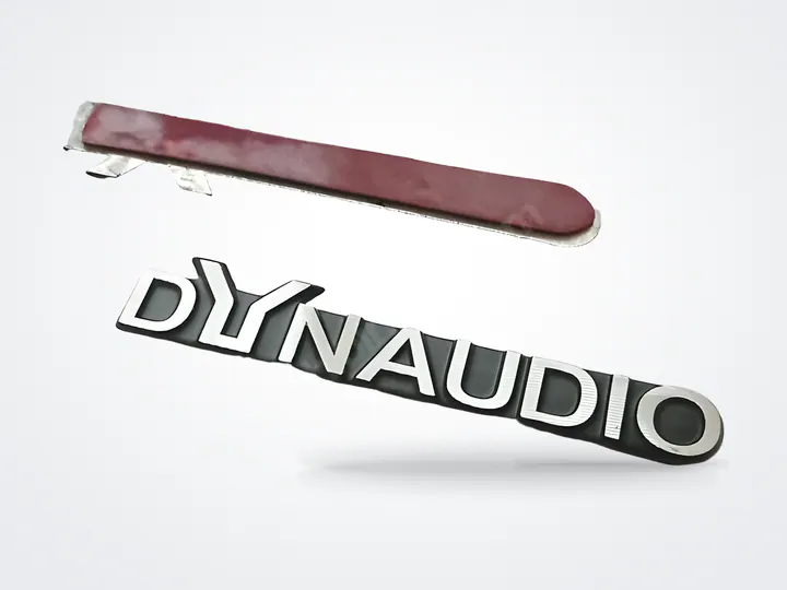 Volkswagen Passat B8 Dynaudio logo amblemi – görsel 1