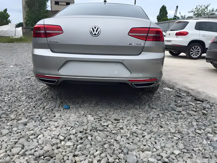 Volkswagen Passat B8 Highline tipi arka difüzör – görsel 1