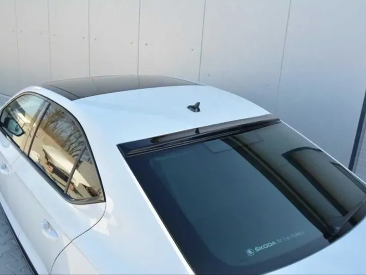 Skoda Superb 3 Piano Black cam üstü spoiler