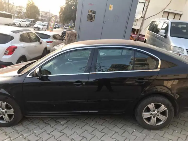 Skoda Octavia A5 nikelaj cam çıtası takılı görünüm – görsel 1