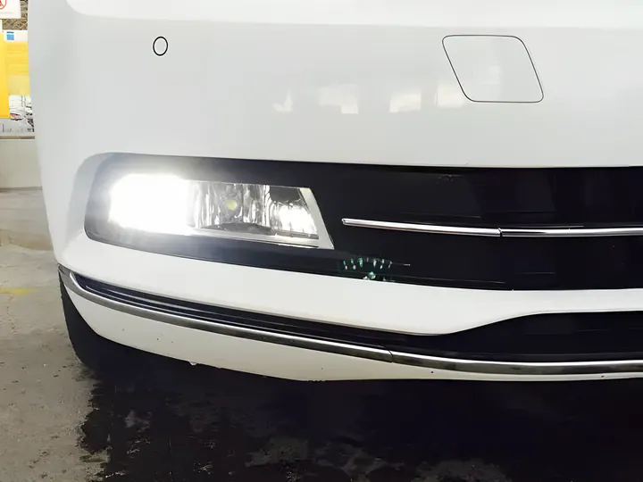 Volkswagen Passat B8 gündüz farında beyaz LED ampul