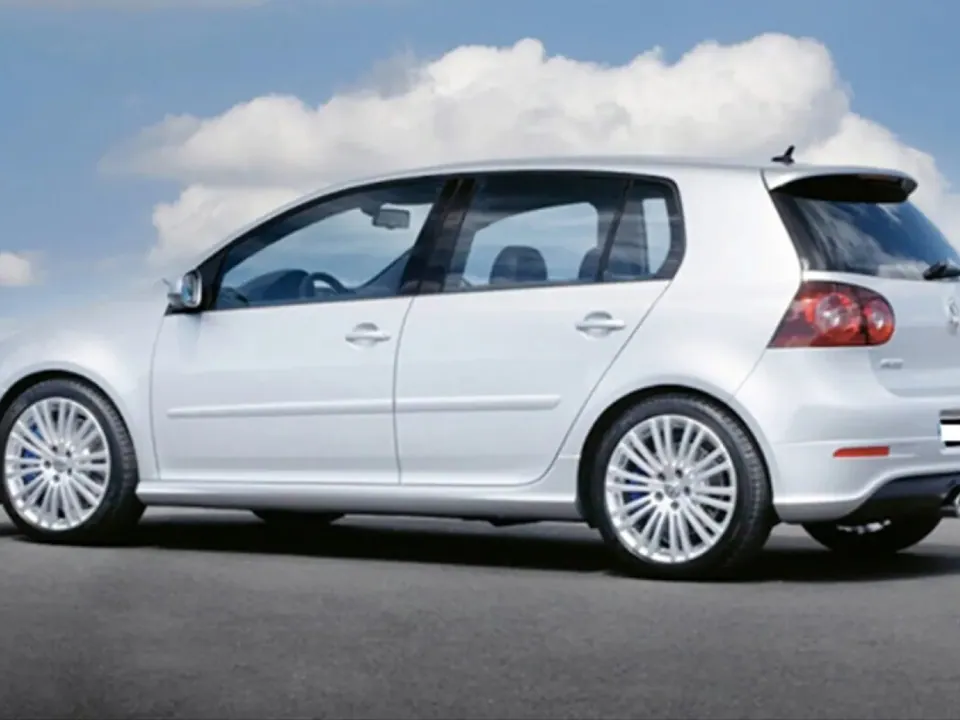 Volkswagen Golf 5 R32 görünümlü marşpiyel