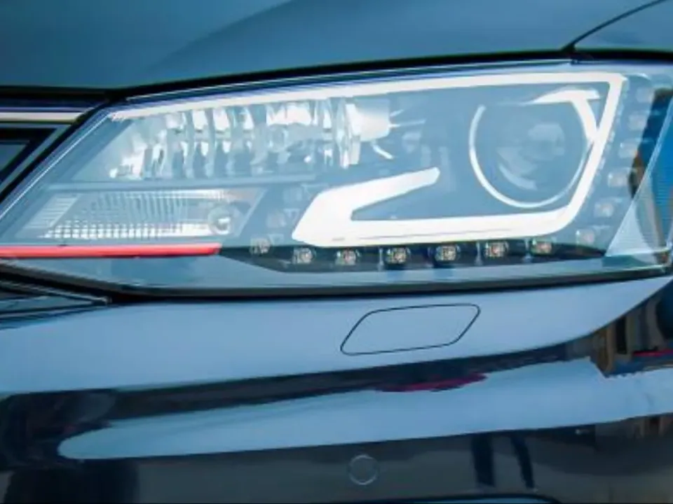 Volkswagen Jetta Mk6 GTI görünümlü LED far – görsel 1