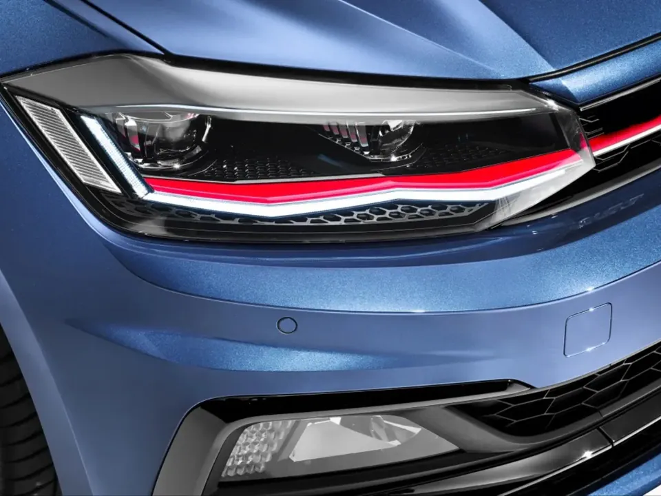 Volkswagen Polo Mk6 kırmızı detaylı GTI görünümlü Full LED far – görsel 1