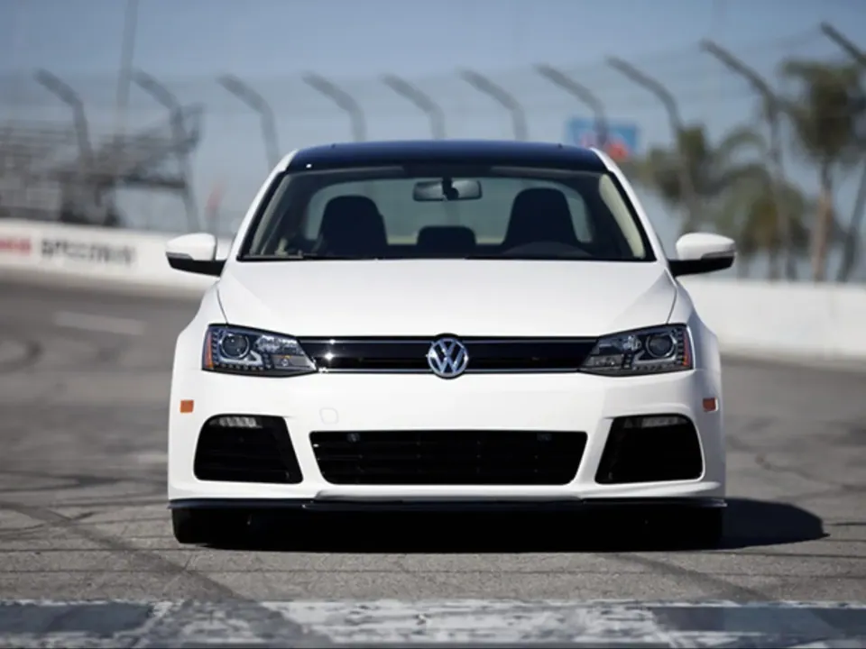 Volkswagen Jetta Mk6 R görünümlü ön tampon ve panjur – görsel 1