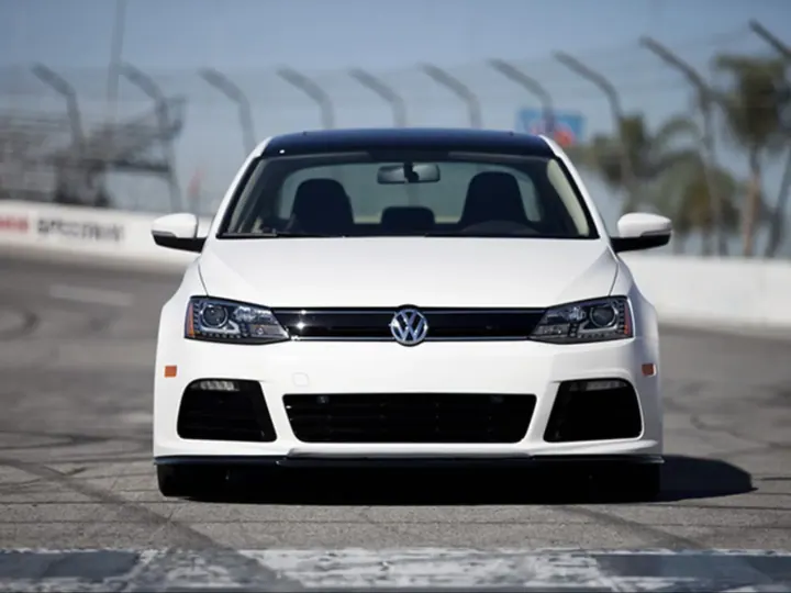 Volkswagen Jetta Mk6 R görünümlü ön tampon ve panjur – görsel 1