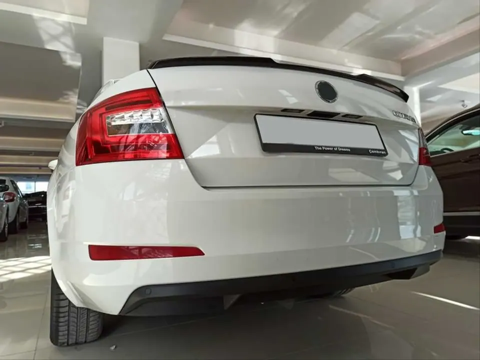 Skoda Octavia A7 parlak siyah bagaj spoileri – görsel 1
