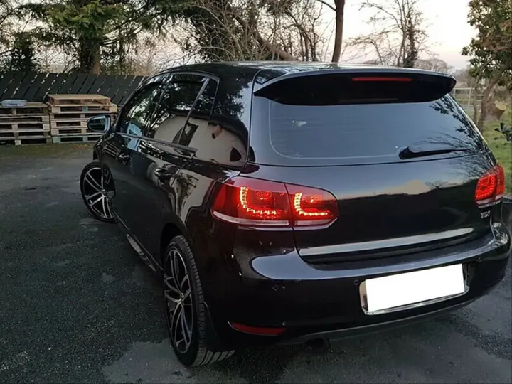 Volkswagen Golf 6 Piano Black spoiler – görsel 1