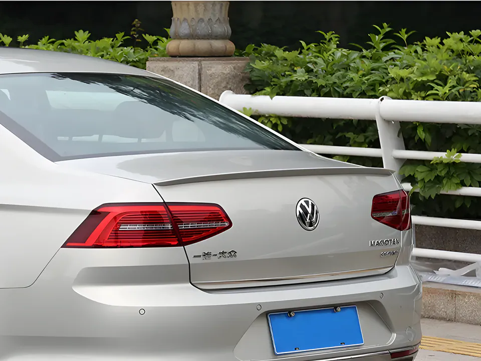 Volkswagen Passat B8 Piano Black ABS bagaj spoileri – görsel 1