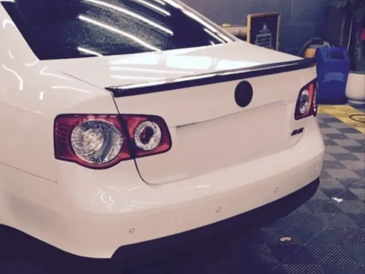 Volkswagen Jetta Mk5 Piano Black bagaj spoileri