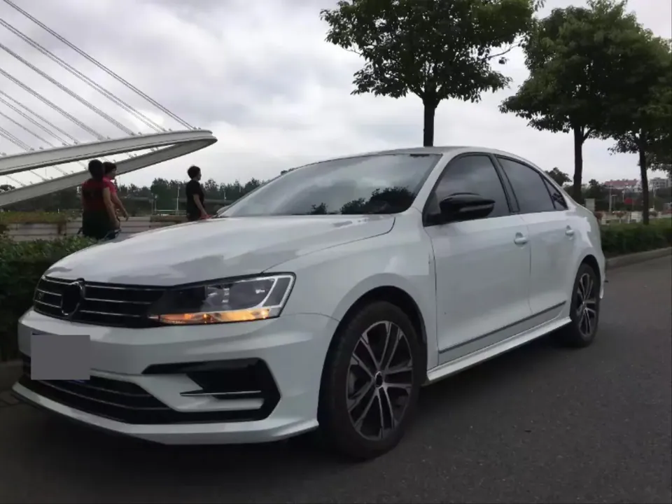 Volkswagen Jetta Mk6 makyajlı R-Line görünümlü ön tampon