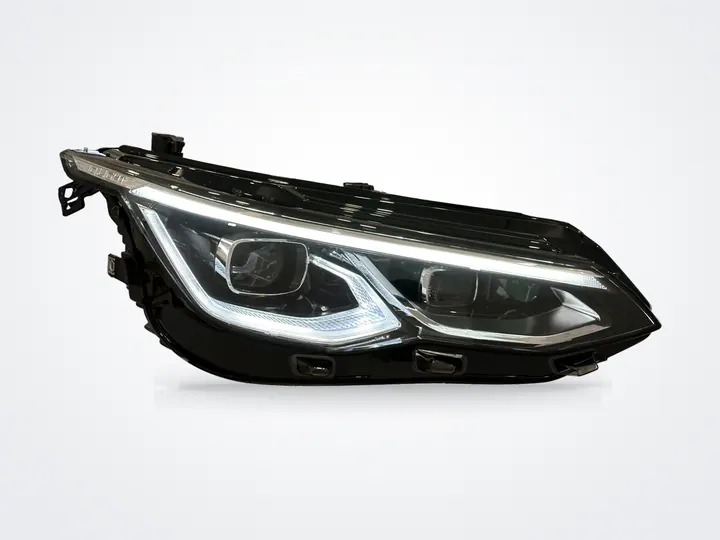 Volkswagen Golf 8 halojen farlı araçlar için LED far