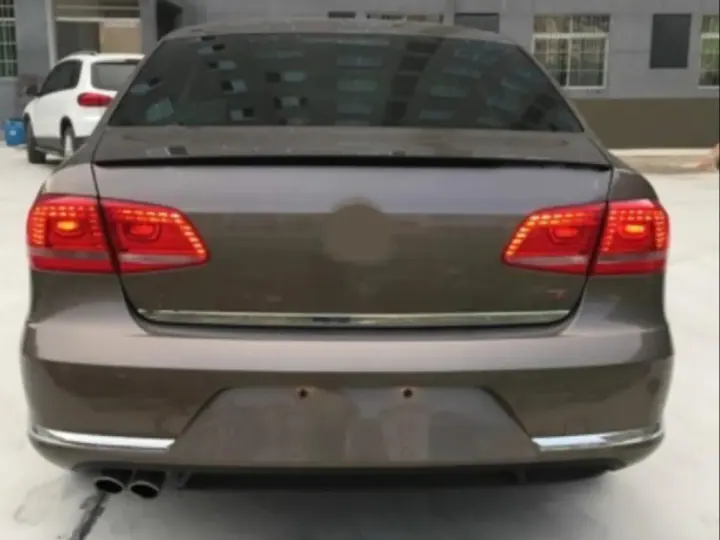 Volkswagen Passat B7 Piano Black spoiler – görsel 1