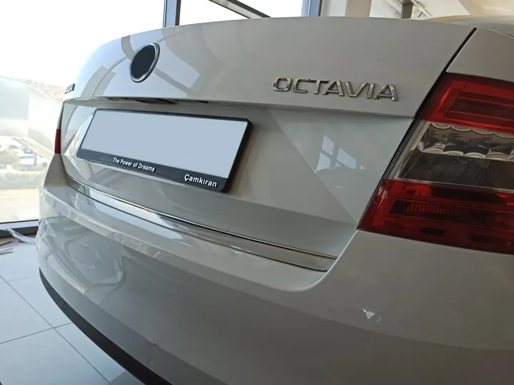 Skoda Octavia A7 krom bagaj çıtası – görsel 1