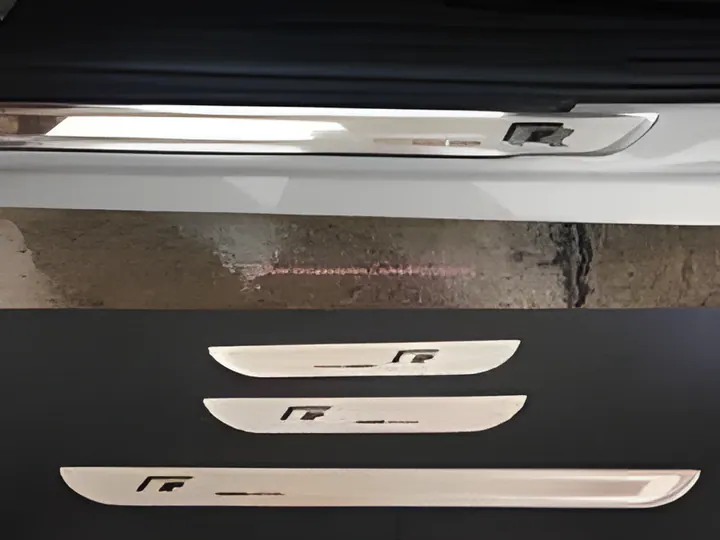 Volkswagen Passat B8 R logolu krom kapı eşiği takımı