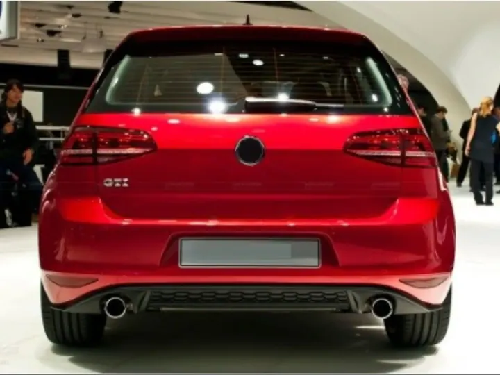 Volkswagen Golf 7 Piano Black GTI görünümlü arka difüzör – görsel 1