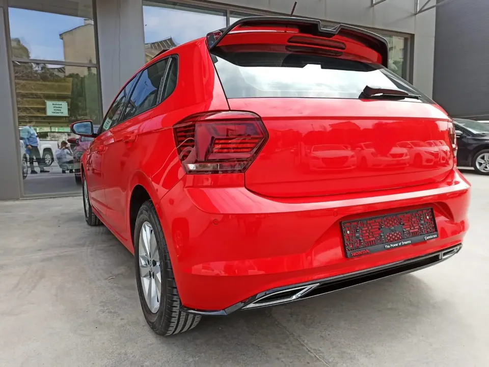 Volkswagen Polo Mk6 siyah tavan spoileri – görsel 1