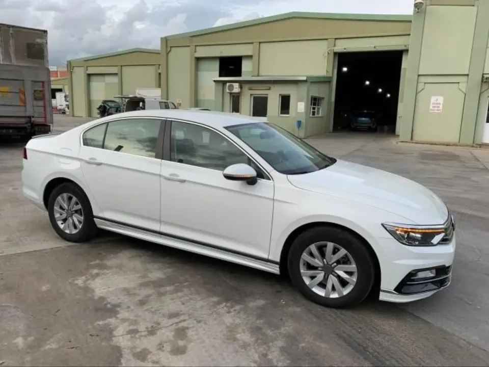 Volkswagen Passat B8 R-Line görünümlü yan marşpiyel – görsel 1