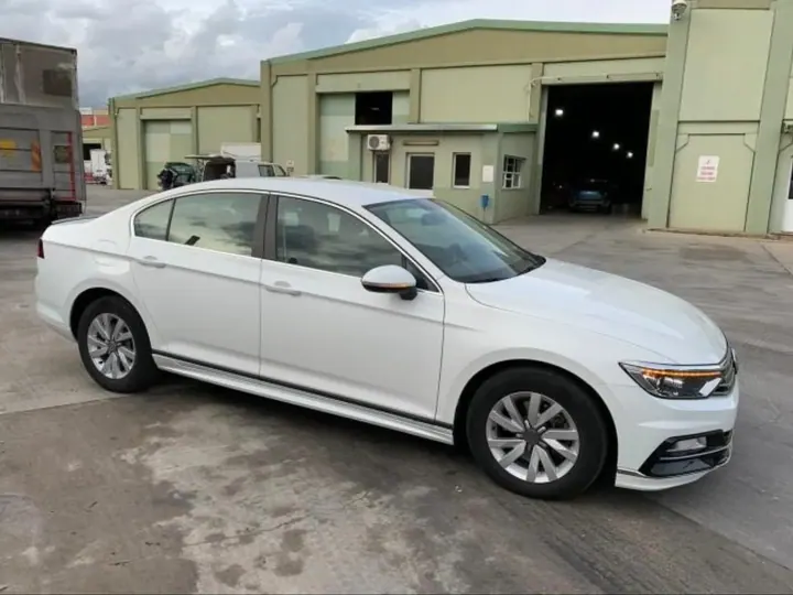 Volkswagen Passat B8 R-Line görünümlü yan marşpiyel – görsel 1